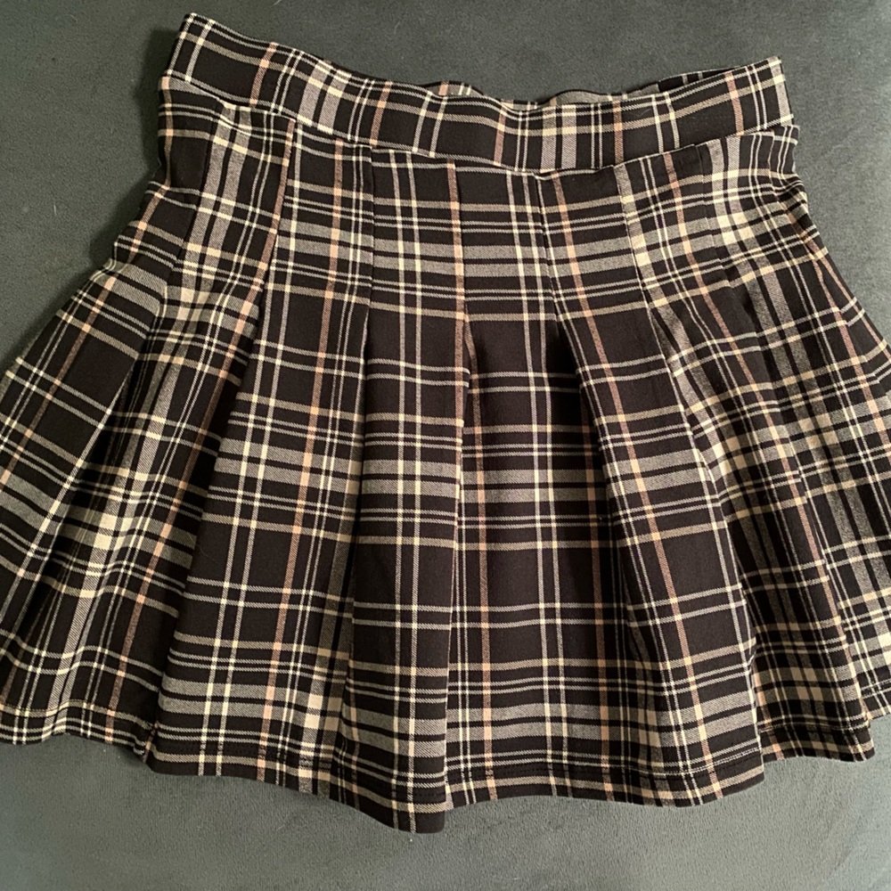Girls size large full tilt plaid skirt!